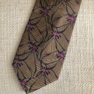 Giorgio Armani Cravatte. Silk tie. Made in Italy.